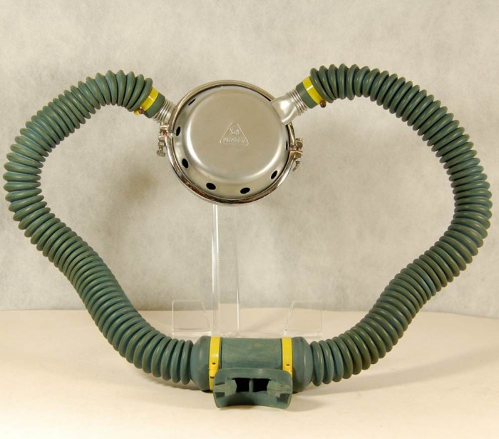 index.jpg (85.97 KiB) 19264 mal betrachtet Auf anderen Fotos ist rückwärtig der INT-Anschluß zu sehen.