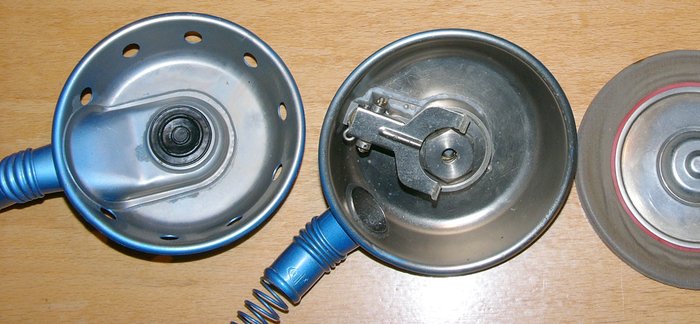 1.jpg (514.92 KiB) 8566 mal betrachtet Blick ins Innenleben des zweistufigen PA 60 mit blauem Gehäuse. Soweit, so gut. . .