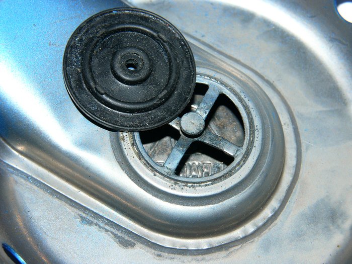 3.jpg (958.95 KiB) 9190 mal betrachtet Die Ausatemventile sind etwas verschieden, hier das vom PA 60.