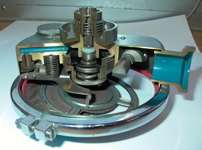 PA 51.jpg (592.13 KiB) 8372 mal betrachtet Dräger PA51 Schnittmodell aufgenommen in Lübeck im Januar 2013