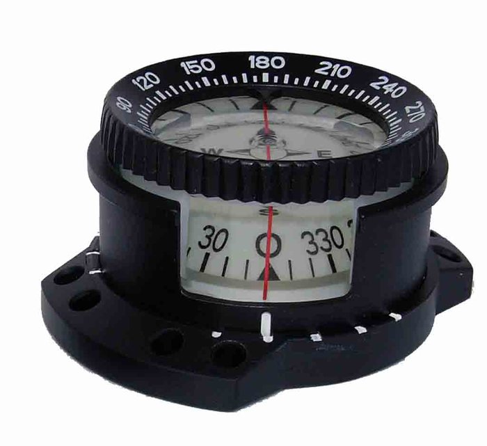 Das ist ein &quot;Inline&quot; von www.deepstop.de Der ist fast Ideal: kein Kugelkompass, keine Luftblase, 30 Grad Neigbar, von oben und der Seite ablesbar, Gridring.  Der Kompass kann am Armhalter verdreht und eingerastet werden (weiße Markierungen), so kann man ihn vor der Brust von oben ablesen und schräg mit ausgestrecktem Arm. Das Gehäuse ist aus Nylon CNC gefräst.  Er kostet weniger als 100 Euro.