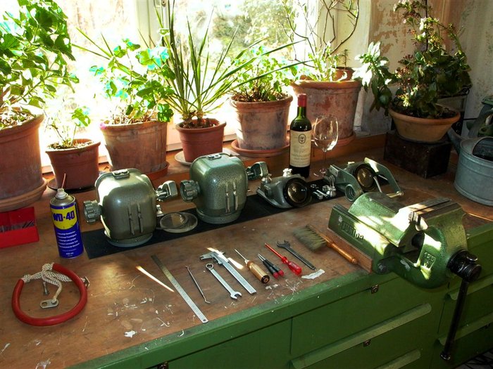 Ein zweites Gehäuse zum &quot;Ausschlachten&quot; war vorhanden. Viel WD 40 war notwendig um das alte Gehäuse zu zerlegen.