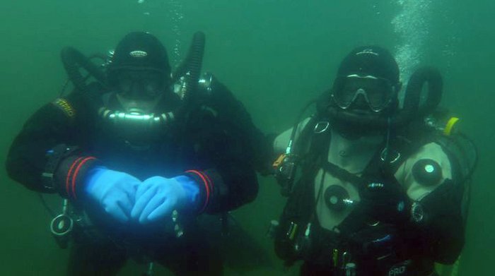 Im Marxweiher: Links Michael Kalb mit einem MEDI Hydromat, rechts, ich mit einem Dräger Duomat.