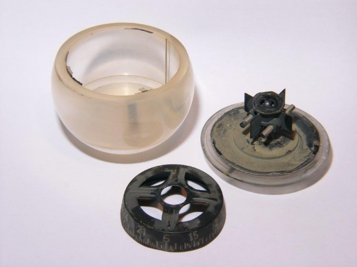 L1160392.jpg (53.77 KiB) 33331 mal betrachtet So sehen die Einzelteile aus. . . Alles ist mit einer dünnen Belagschicht überzogen.