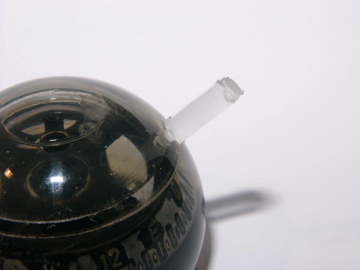 L1170801.jpg (47.81 KiB) 31730 mal betrachtet Der Stöpsel steckt noch in der Einfüllöffnung und muß noch verklebt und abgeschnitten werden. Ich will noch einige Zeit damit warten, wer weiss, vielleicht leckt das Gehäuse in einigen Tagen.