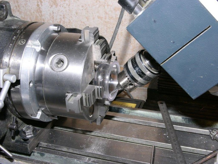 So sah das Ganze an der Fräsmaschine aus. . .