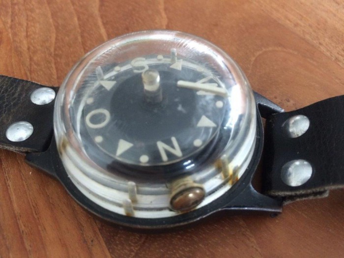 4.JPG (91.71 KiB) 39628 mal betrachtet Hier sieht man unterhalb der Kompassrose bei "N" den gewellten Membranboden.