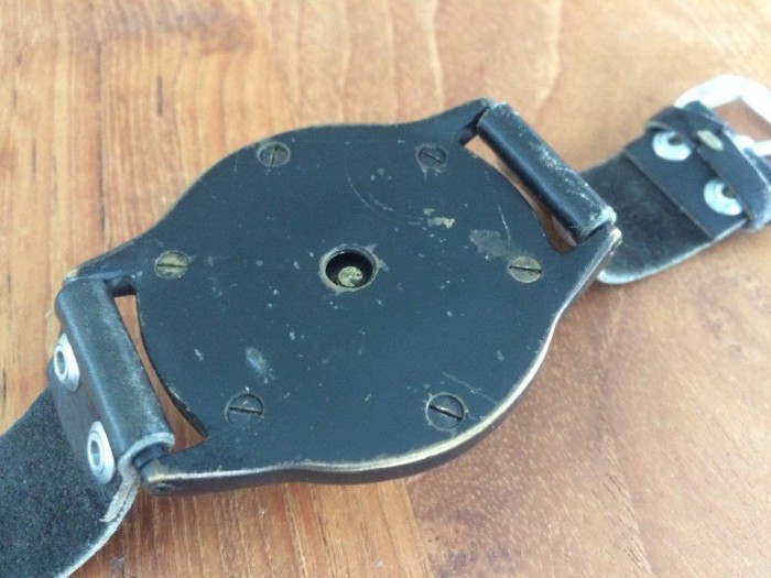 5.JPG (95.93 KiB) 39628 mal betrachtet In der Mitte die Öffnung zum Membranboden.