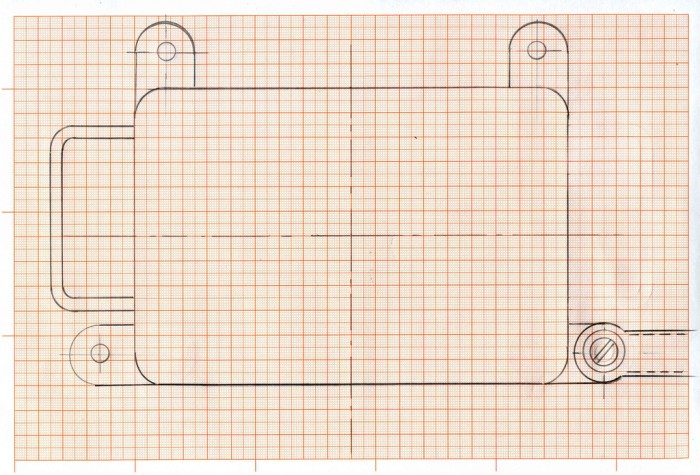 img001#.jpg (1.03 MiB) 18683 mal betrachtet Das wäre ein Brustgewicht mit Abwurfvorrichtung.  Es ist die gleiche Mechanik wie beim runden Gewicht weiter oben. Das Bleigewicht sitzt auf einer Messingplatte. Die Lederösen sind seitlich herausgezogen, damit man sie sieht.  So wird die Ähnlichkeit zur Darstellung im Patent gewahrt.  Unser Testtaucher wird noch ein Sicherungsseil um den Leib tragen, in dem darf sich das Bleigewicht beim Abwurf nicht verhedern.