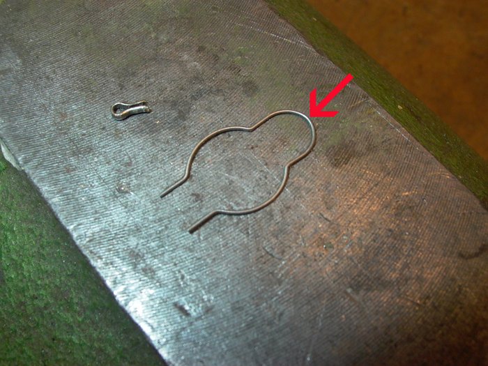 Klammer.jpg (666.17 KiB) 12579 mal betrachtet Weis jemand wozu diese Klammer im PA 60 dient?