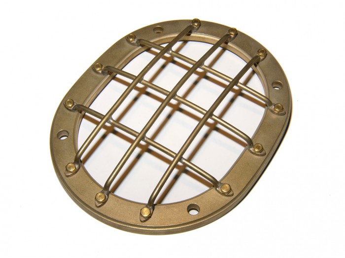 L1210091#.jpg (421.27 KiB) 51167 mal betrachtet Helmfenster von außen. Die kleinen Sechskanntschrauben tausche ich gegen Rundkopfschrauben aus.