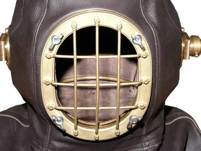 L1210127#.jpg (772.78 KiB) 52148 mal betrachtet Die Flügelmuttern werden noch gegen welche aus Messing ausgetauscht.