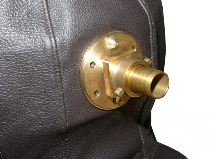 L1210128#.jpg (743.44 KiB) 52148 mal betrachtet Schlauchanschluß mit Nietkopfschrauben