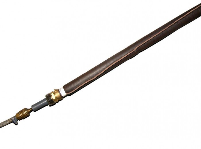 30 Schlauch unter 1 bar Druck.jpg (32.39 KiB) 52110 mal betrachtet Lederschlauch unter 1 bar Druck. Erstaunlicherweise ist er über längere Strecken bereits dicht. . .