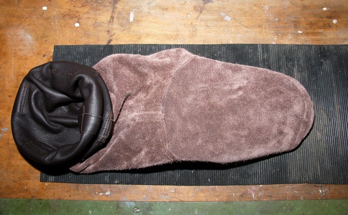 L1230230#.jpg (380.7 KiB) 300192 mal betrachtet Linksgedrehter Stiefel vor dem Einfetten.