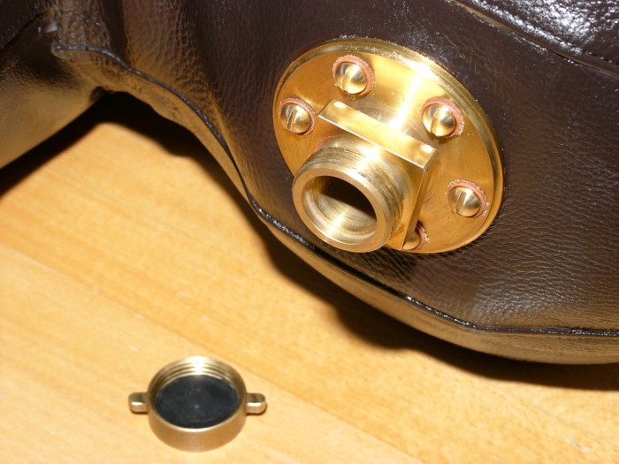 L1230257k.jpg (678.65 KiB) 123909 mal betrachtet Das einfache Einlaßventil hält dicht.