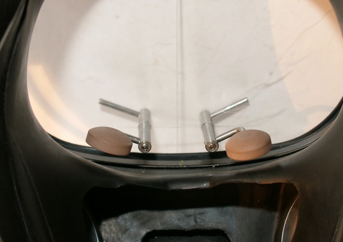 L1280588.JPG (425.28 KiB) 25513 mal betrachtet Ansicht von innen. Die Hebel werden bei Nichtgebrauch seitlich aus dem Blickfeld geschwenkt