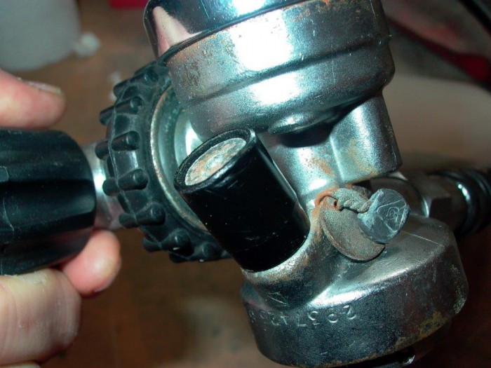 L1080688.jpg (114.03 KiB) 24246 mal betrachtet Überdruckventil mit schwarzer Schutzkappe