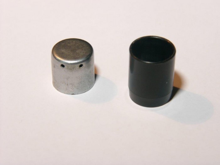 L1280697.jpg (31.06 KiB) 24246 mal betrachtet Von der Schutzkappe gibt es ebenfalls zwei Varianten.