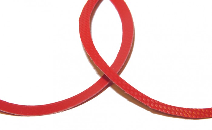 L1280722#.jpg (159.34 KiB) 97147 mal betrachtet Zusätzlich zur Silikonmembran werden zwei Ringscheiben aus LKW-Plane eingelegt. Diese verhindern ein Durchquetschen der Silikonscheibe beim Zusammenpressen. Die Plane ist aus PVC und hat eine glatte (links) und raue Seite (rechts). Die rauen Seiten werden beidseitig zum Silikon hin eingelegt. Sie halten dieses nach dem Zusammendrücken der Mittelscheibe in Position. So ist es möglich die Scheibe fester zusammenzudrücken als vorher. Die Silikonscheibe wird so noch besser gehalten.