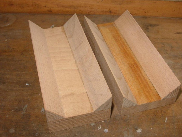 L1290162.jpg (105.08 KiB) 16560 mal betrachtet Beide Teile wurden im Wesentlichen aus Resten zusammengeleimt.