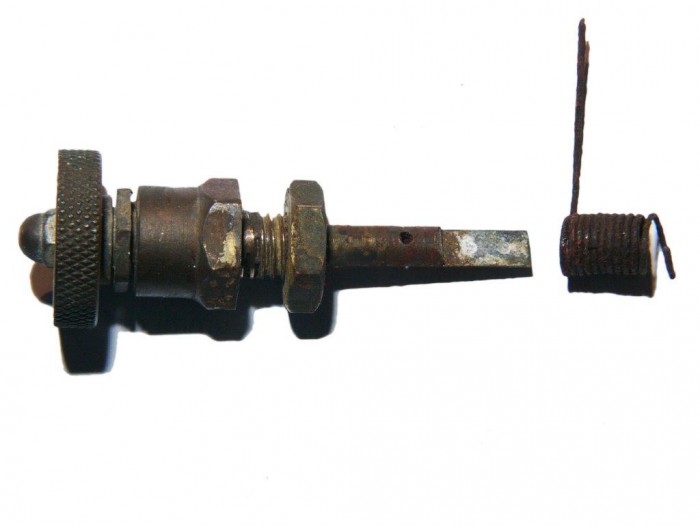 L1290416.jpg (40.54 KiB) 16716 mal betrachtet Auslöserhebel, der is jedoch abgebrochen.