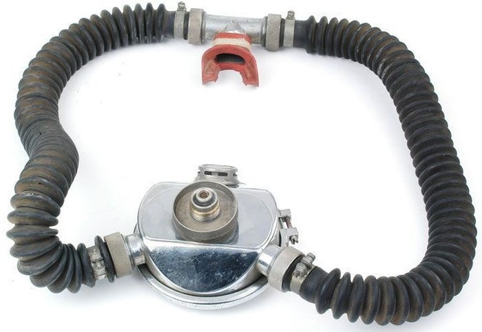 PA 60-1.jpg (111.3 KiB) 12348 mal betrachtet Der Automat gehört Frank Werthwein, von ihm sind auch die Bilder. Es handelt sich um ein Delphin II - Gehäuse, jedoch mit zwei Schlauchanschlüssen.