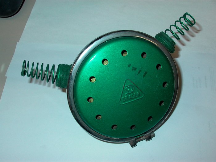 PA 60-1 n#.jpg (610.06 KiB) 12348 mal betrachtet Vorderseite, die Faltenschläuche sind zerfallen.