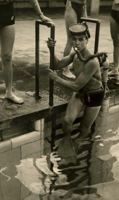 Heinz-Dieter Seiffert bei der Ausbildung im Berliner Olympiaschwimmbad.