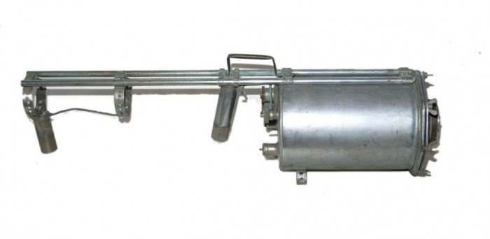Gesamtlänge 86cm, Topfdurchmesser 200mm, Topflänge 380mm.