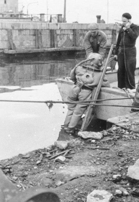 Bundesarchiv_Reval_13.09.1941_Estnischer Selbstschutz.jpg
