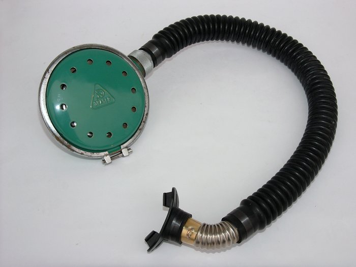 D3.JPG (492.38 KiB) 18440 mal betrachtet Der Faltenschlauch ist von MEDI, er hat ähnliche Maße und fast die gleiche Faltenform wie das Original, ist schwarz statt dunkelgrün. . .