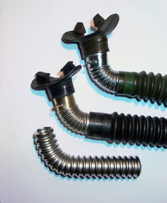 Oben, das Original, in der Mitte der Nachbau mit dem Höhenatmerwellrohr. Unten ein Wellrohr vom Sanitärfachhandel aus Edelstahl D 25 mm, d 20, 5mm,  n 2,5 mm, h 6,5 mm, t 4mm.