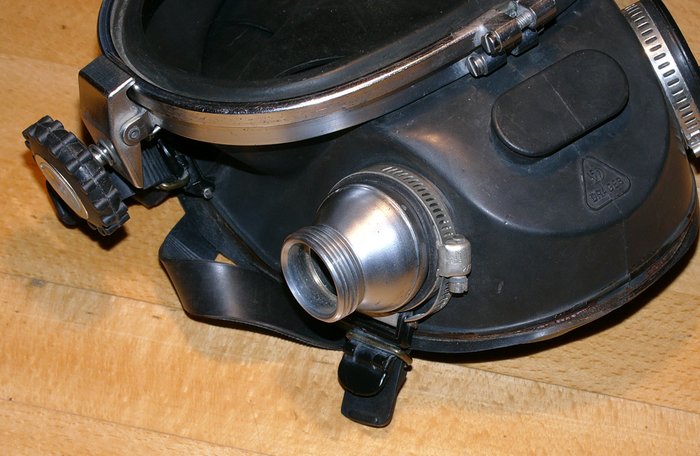 L1070554#.jpg (689.89 KiB) 13828 mal betrachtet Der Durchmesser der Tülle ist eigentlich etwas zu klein, da muß ich mir noch was einfallen lassen.