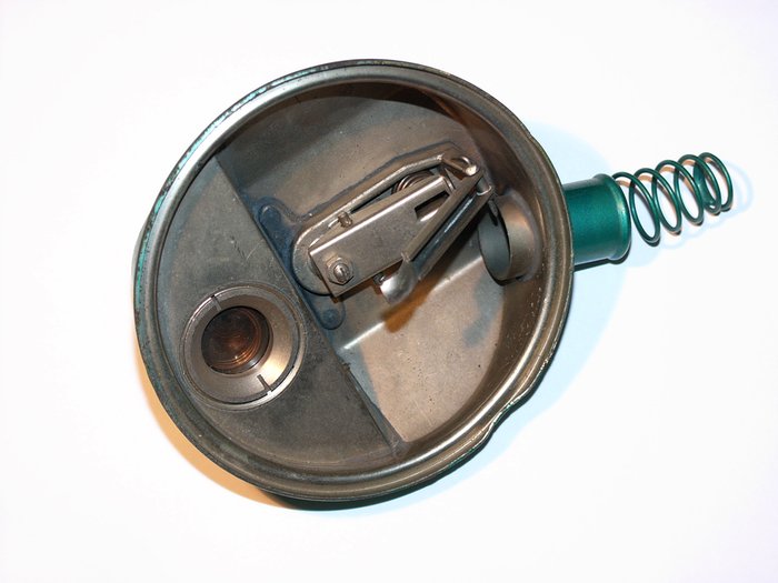 L1070643.JPG (433.88 KiB) 4443 mal betrachtet Delphin II Druckminderer. Die Delle am Rand kann ich ausbeulen. . .